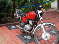 Red Yamaha RX 135
