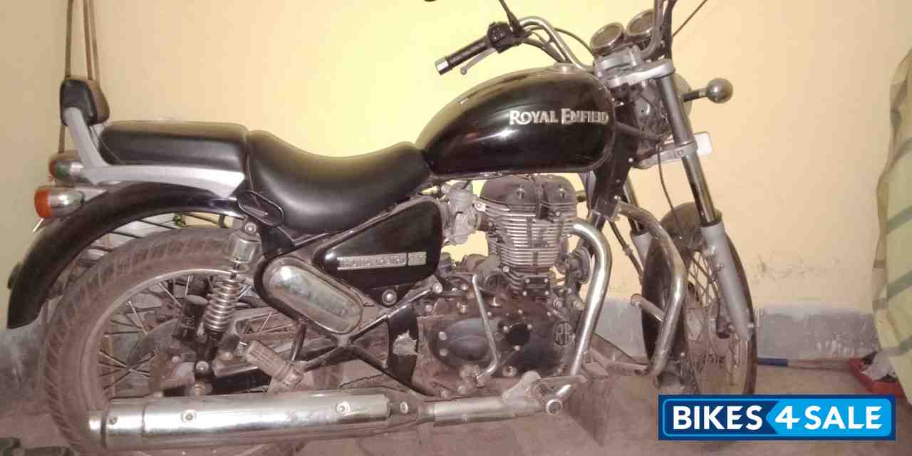 Black Royal Enfield Thunderbird 350