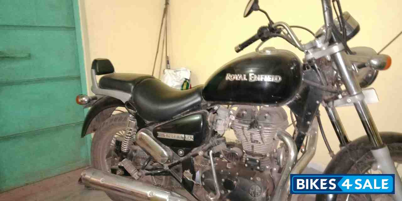 Black Royal Enfield Thunderbird 350 Black Royal Enfield Thunderbird 350