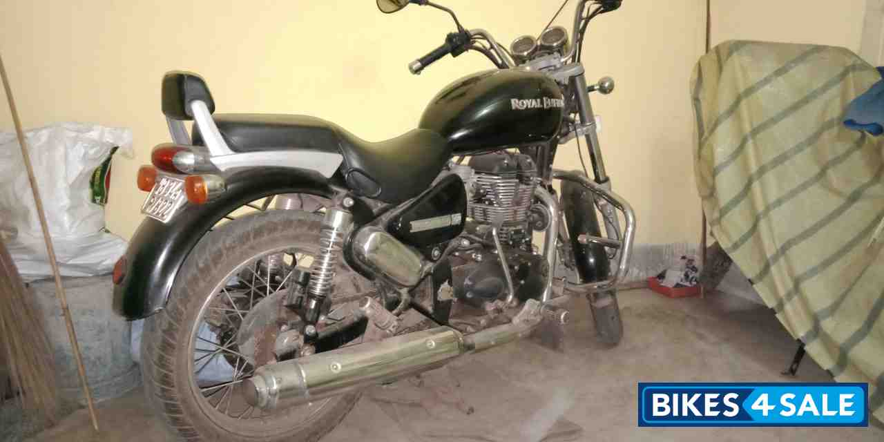 Black Royal Enfield Thunderbird 350 Black Royal Enfield Thunderbird 350