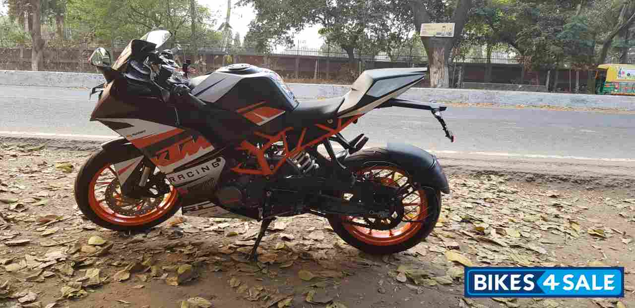 Black Orange KTM RC 200