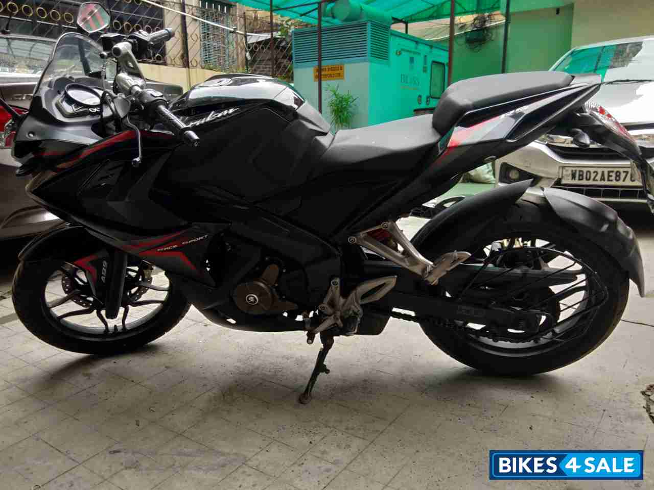 Black Bajaj Pulsar RS 200 ABS