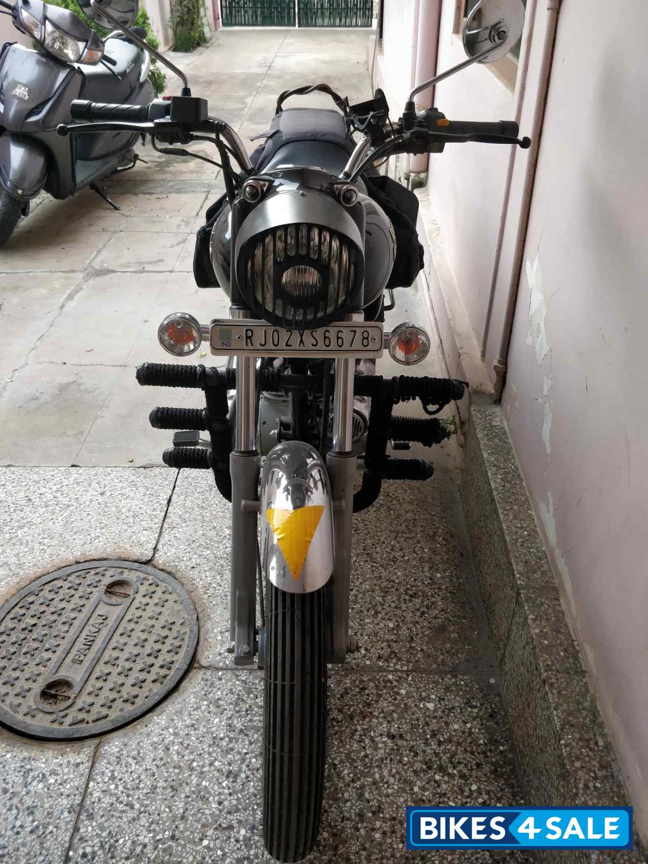 Black Royal Enfield Bullet Electra