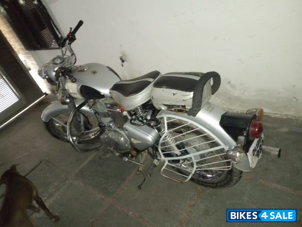 Silver Royal Enfield Classic 350 Silver Royal Enfield Classic 350