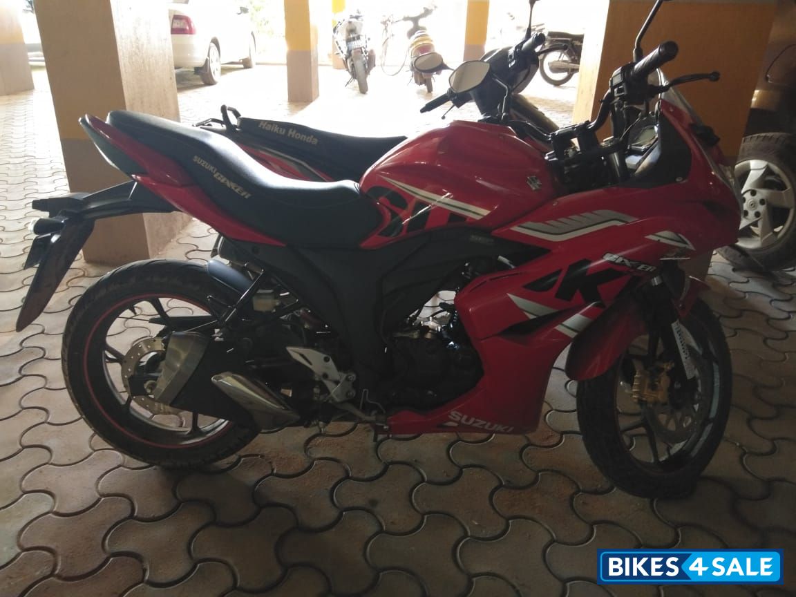 Red Suzuki Gixxer SP