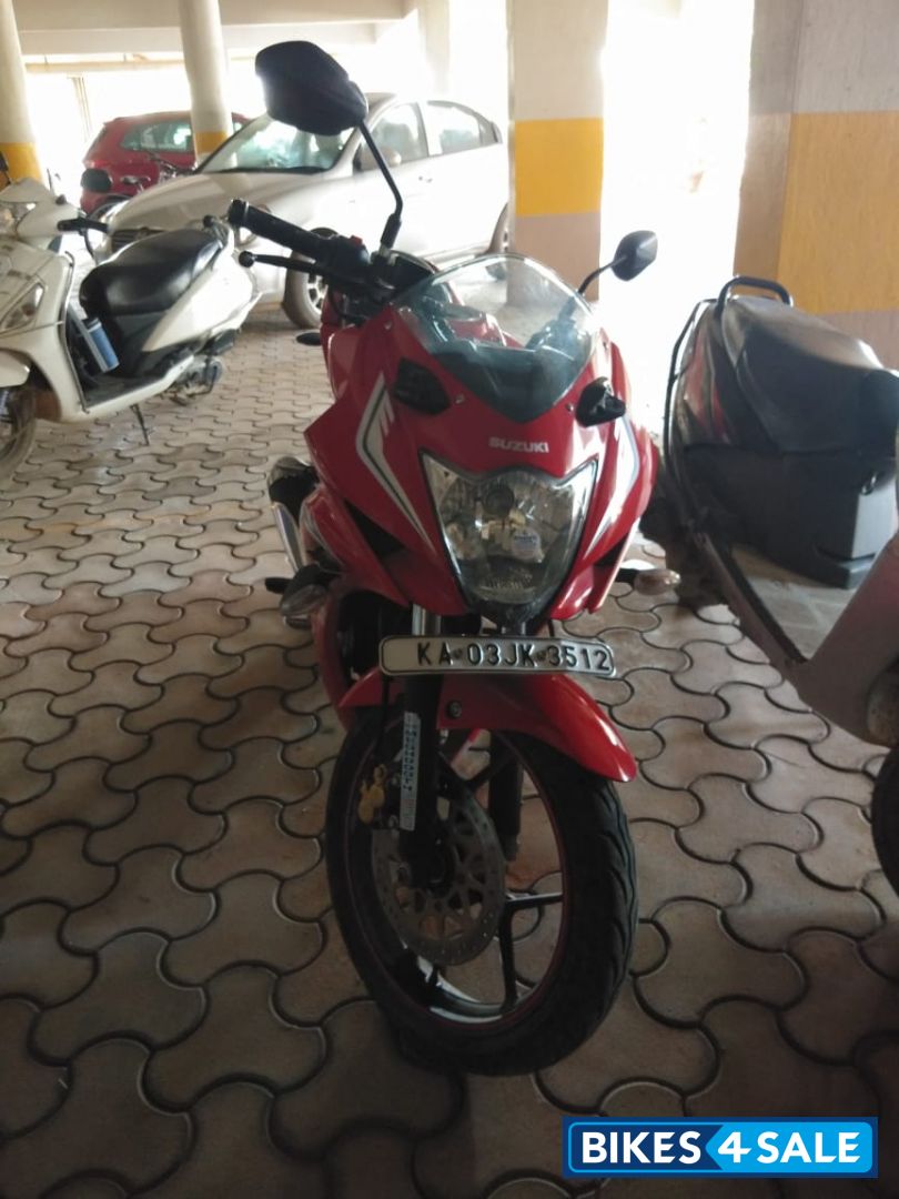 Red Suzuki Gixxer SP