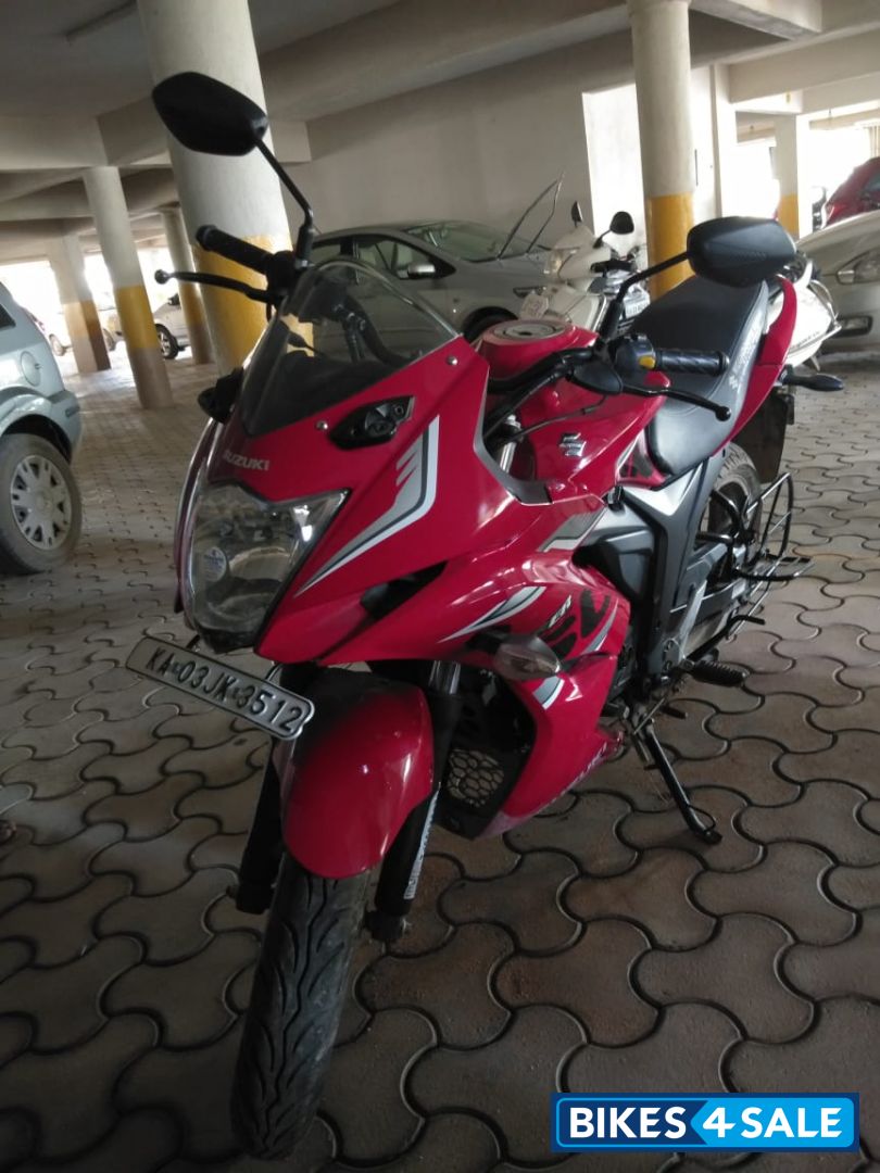 Red Suzuki Gixxer SP