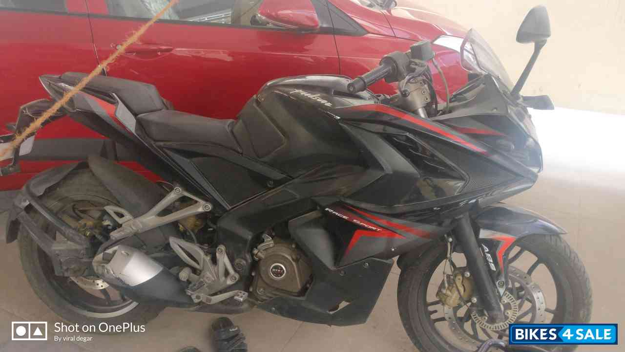 Bajaj Pulsar RS 200 ABS