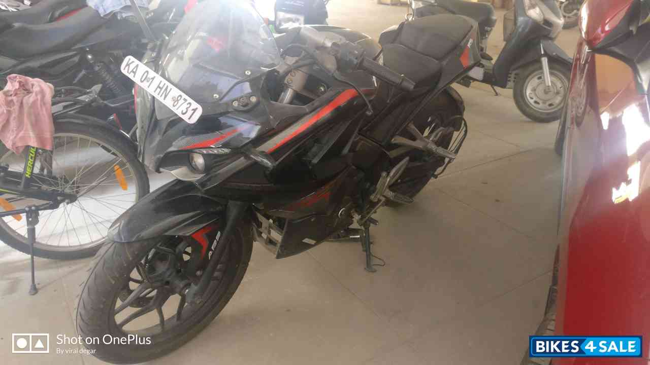 Bajaj Pulsar RS 200 ABS
