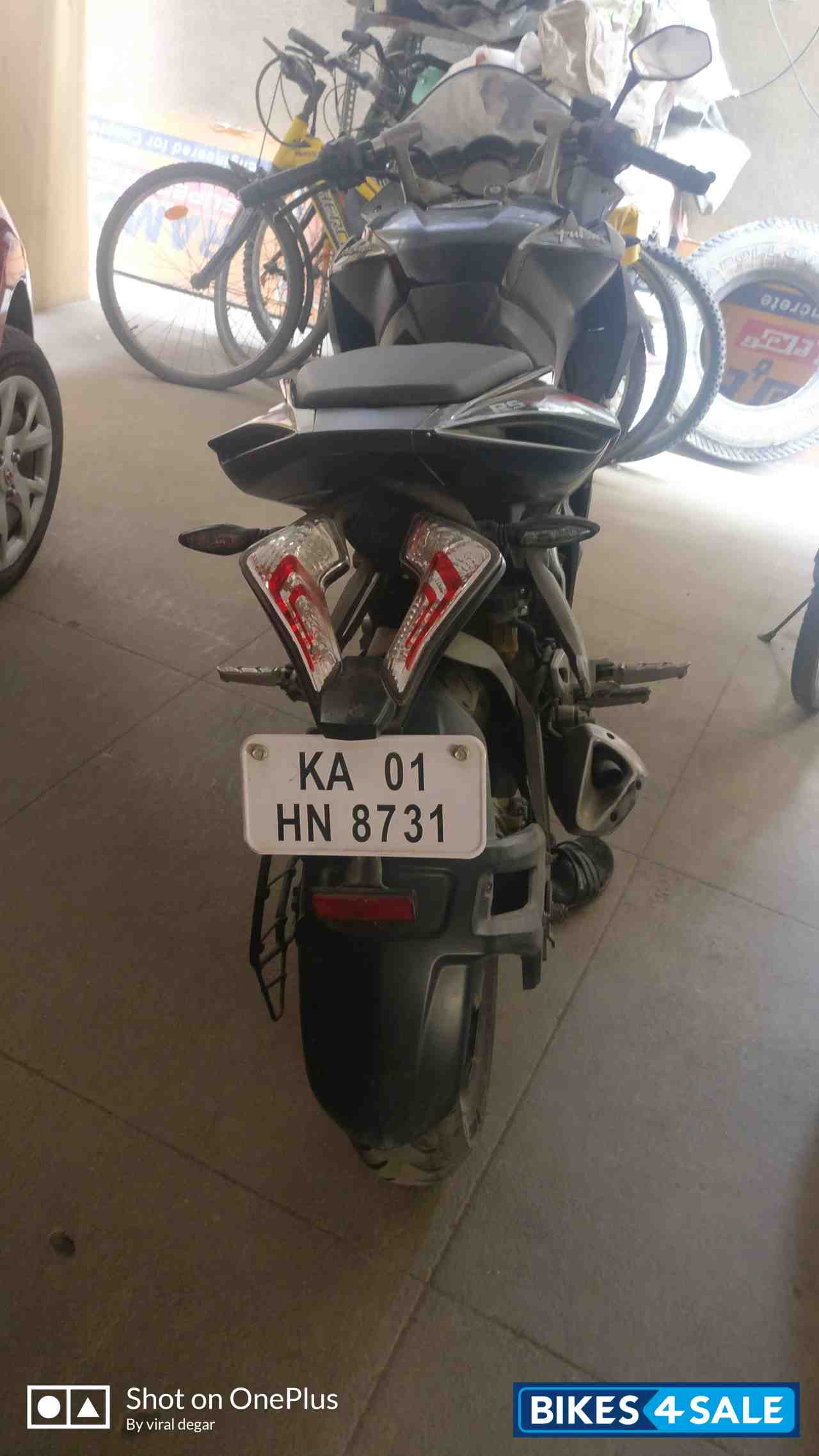 Bajaj Pulsar RS 200 ABS