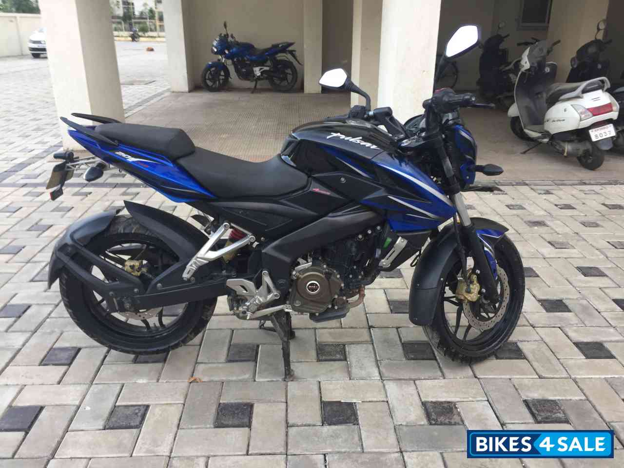 Saffire Blue Bajaj Pulsar 200 NS Saffire Blue Bajaj Pulsar 200 NS