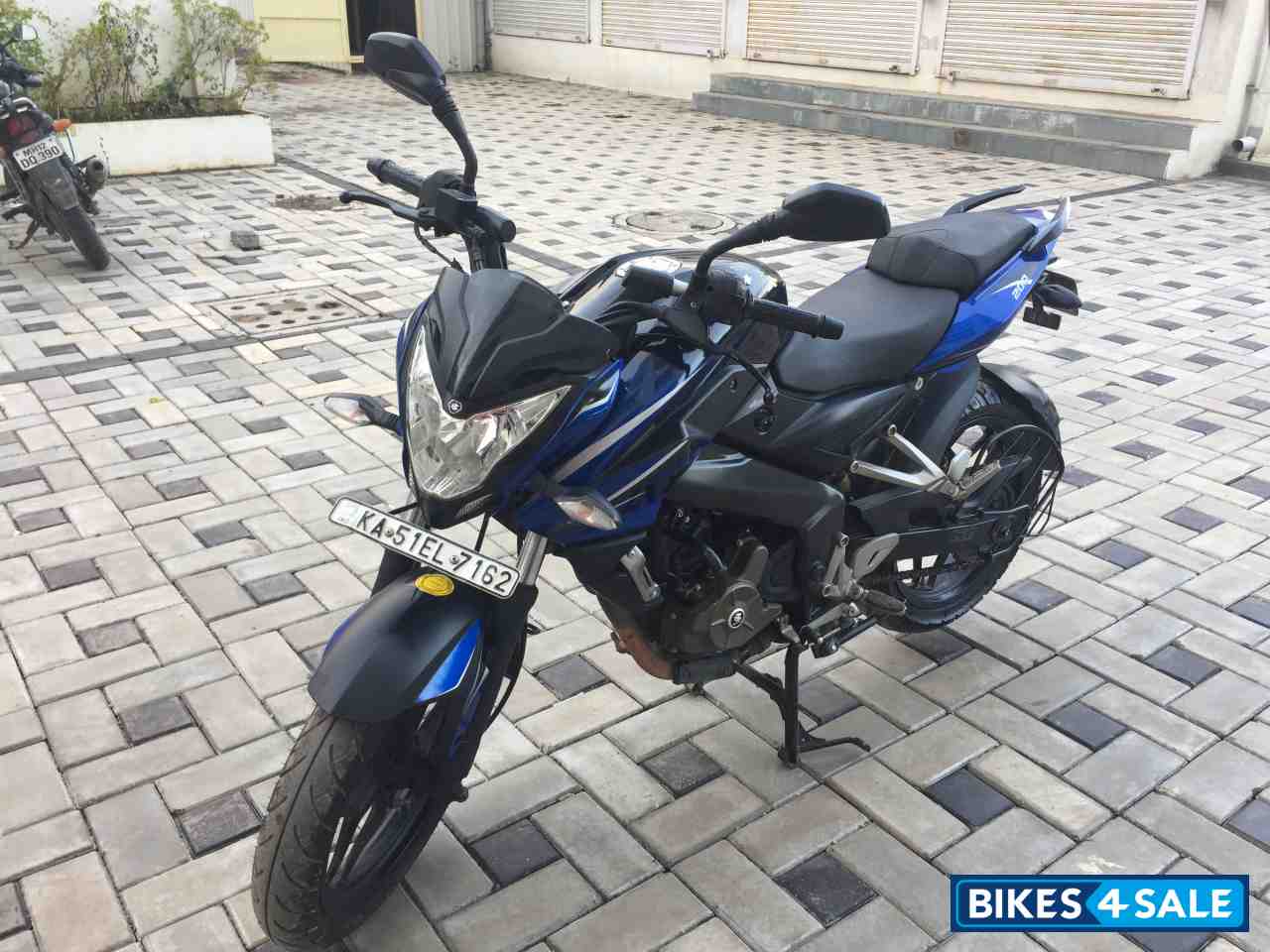 Saffire Blue Bajaj Pulsar 200 NS Saffire Blue Bajaj Pulsar 200 NS