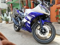 Blue/white Yamaha YZF R15 V2