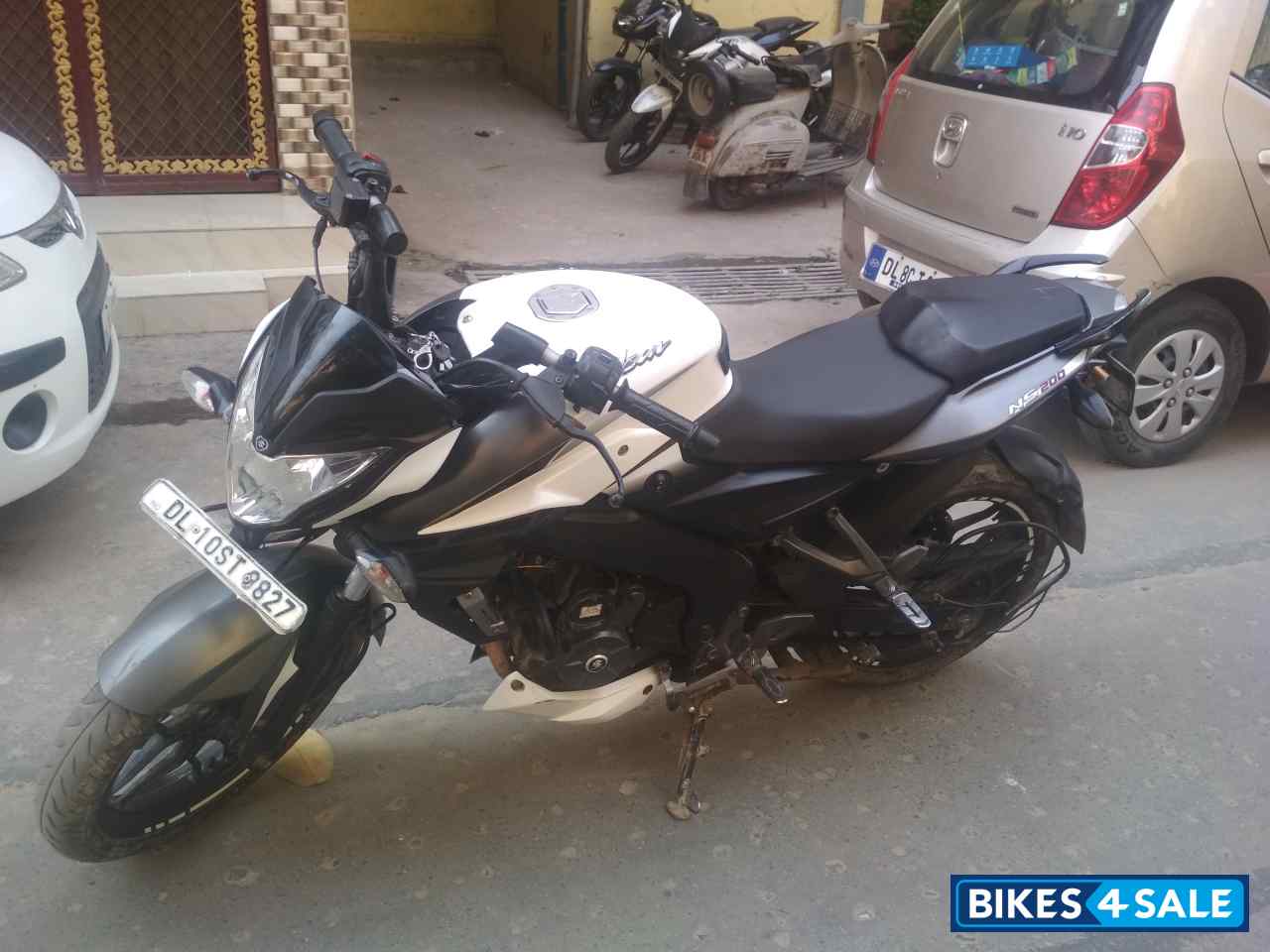 White And Black Bajaj Pulsar 200 NS White And Black Bajaj Pulsar 200 NS