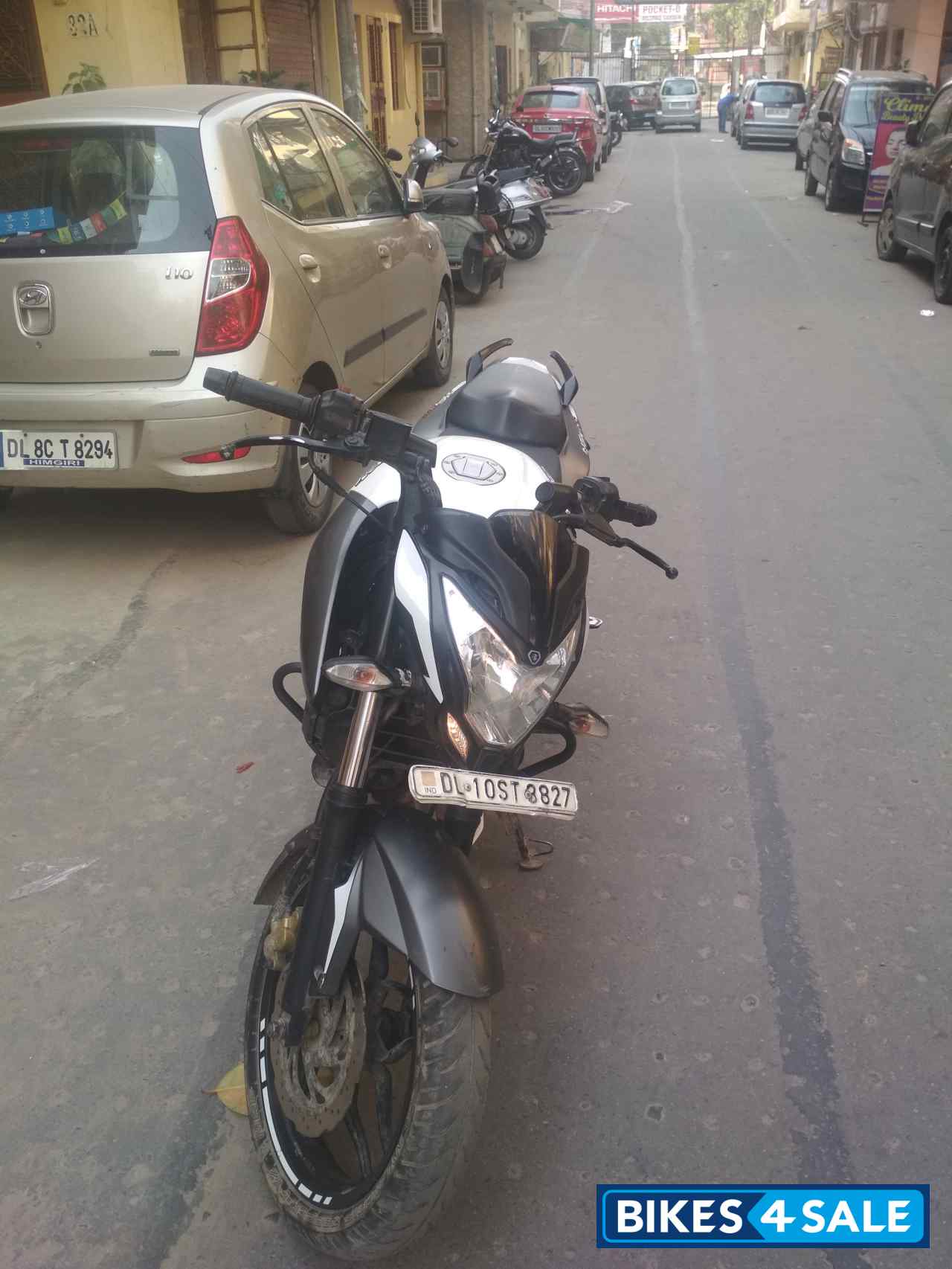 White And Black Bajaj Pulsar 200 NS White And Black Bajaj Pulsar 200 NS