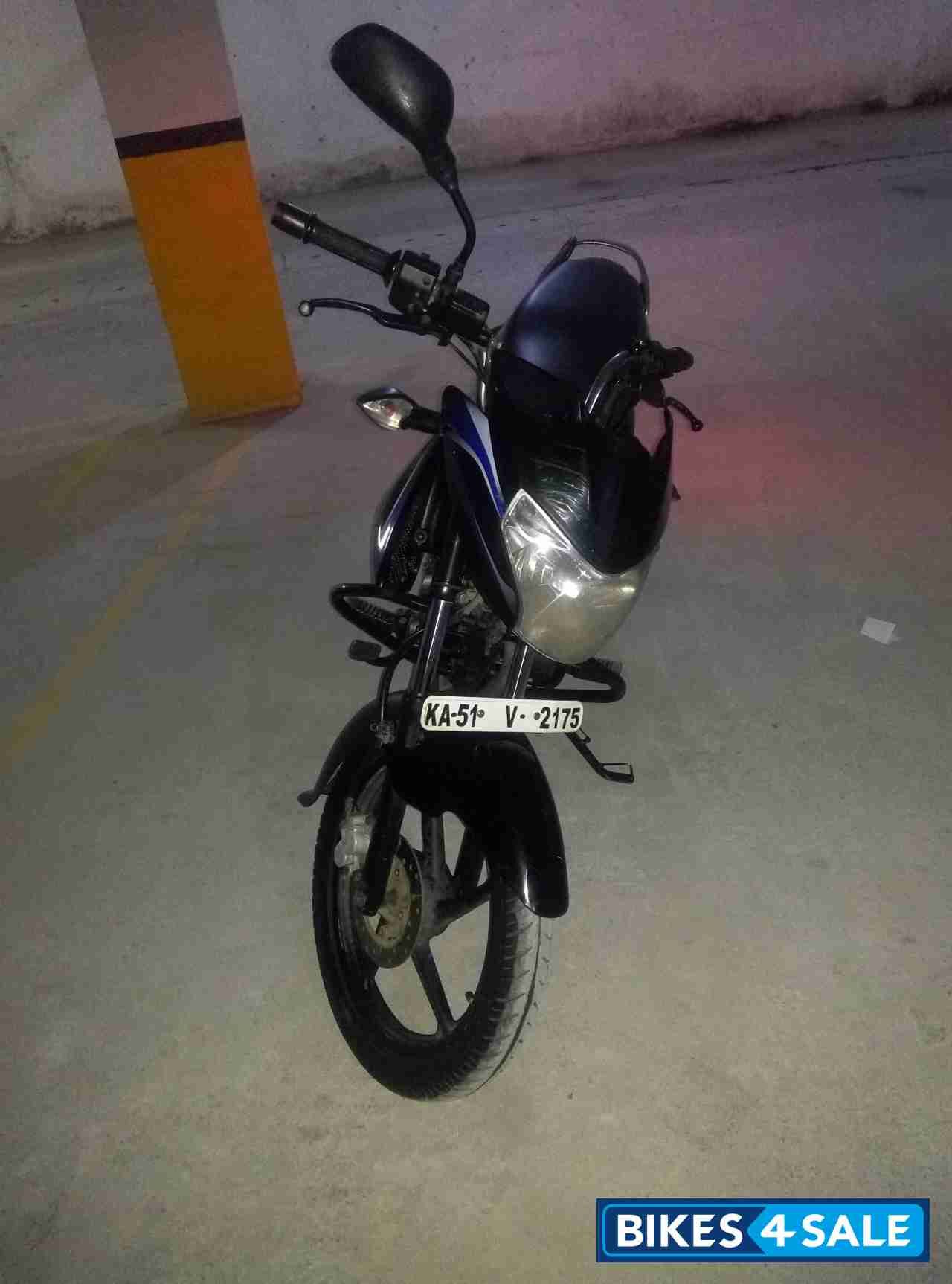 Black Bajaj XCD 135 DTS-Si Black Bajaj XCD 135 DTS-Si