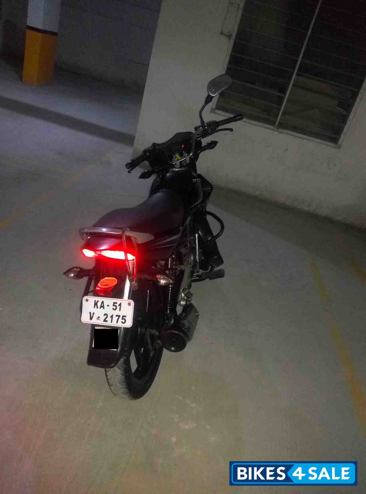 Black Bajaj XCD 135 DTS-Si Black Bajaj XCD 135 DTS-Si