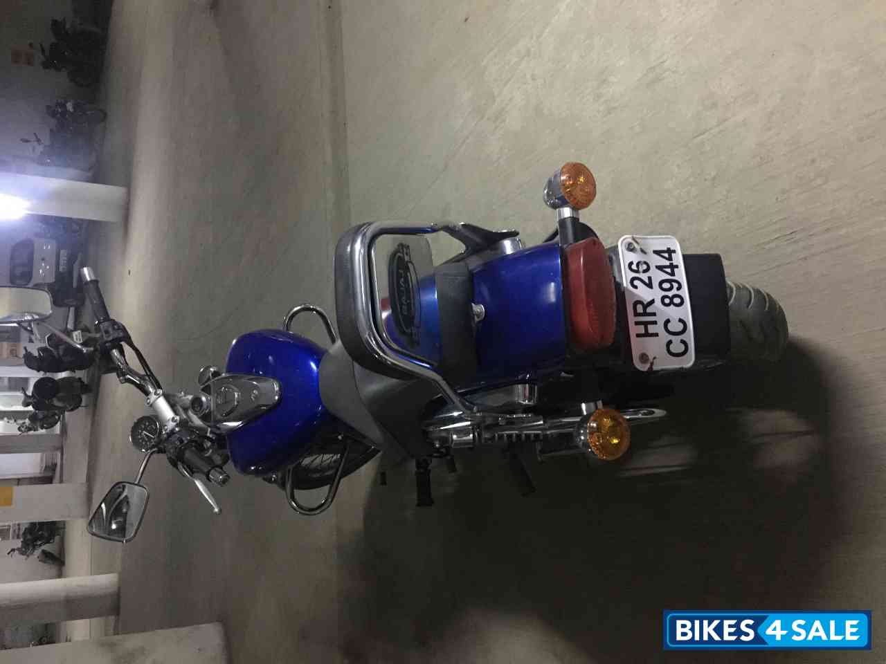 Bajaj Avenger 200 DTS-i