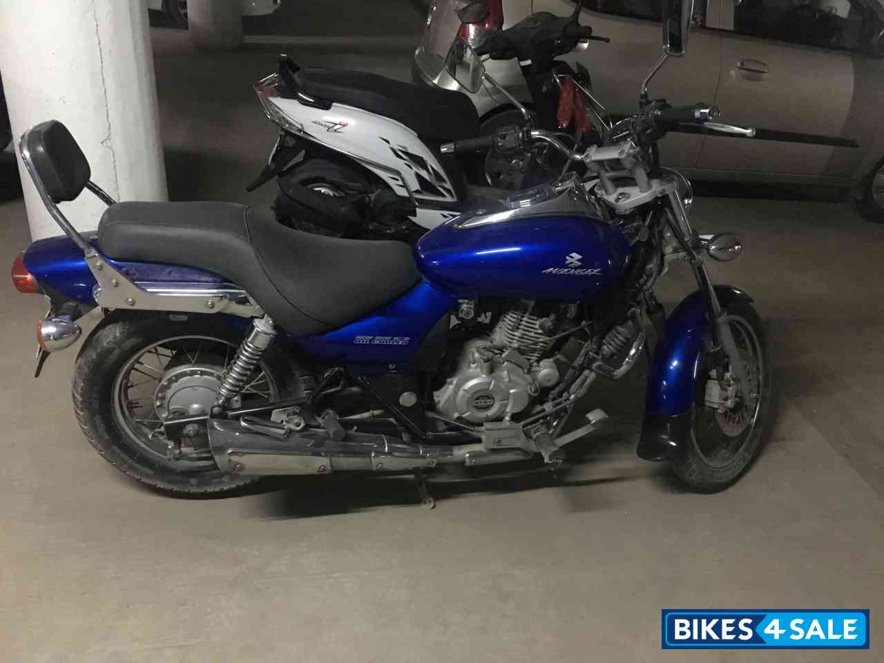 Bajaj Avenger 200 DTS-i