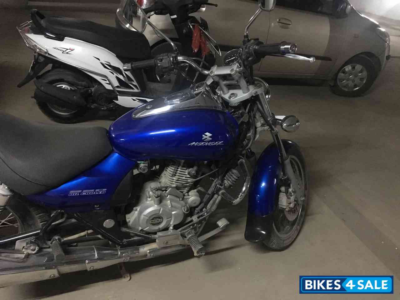 Bajaj Avenger 200 DTS-i