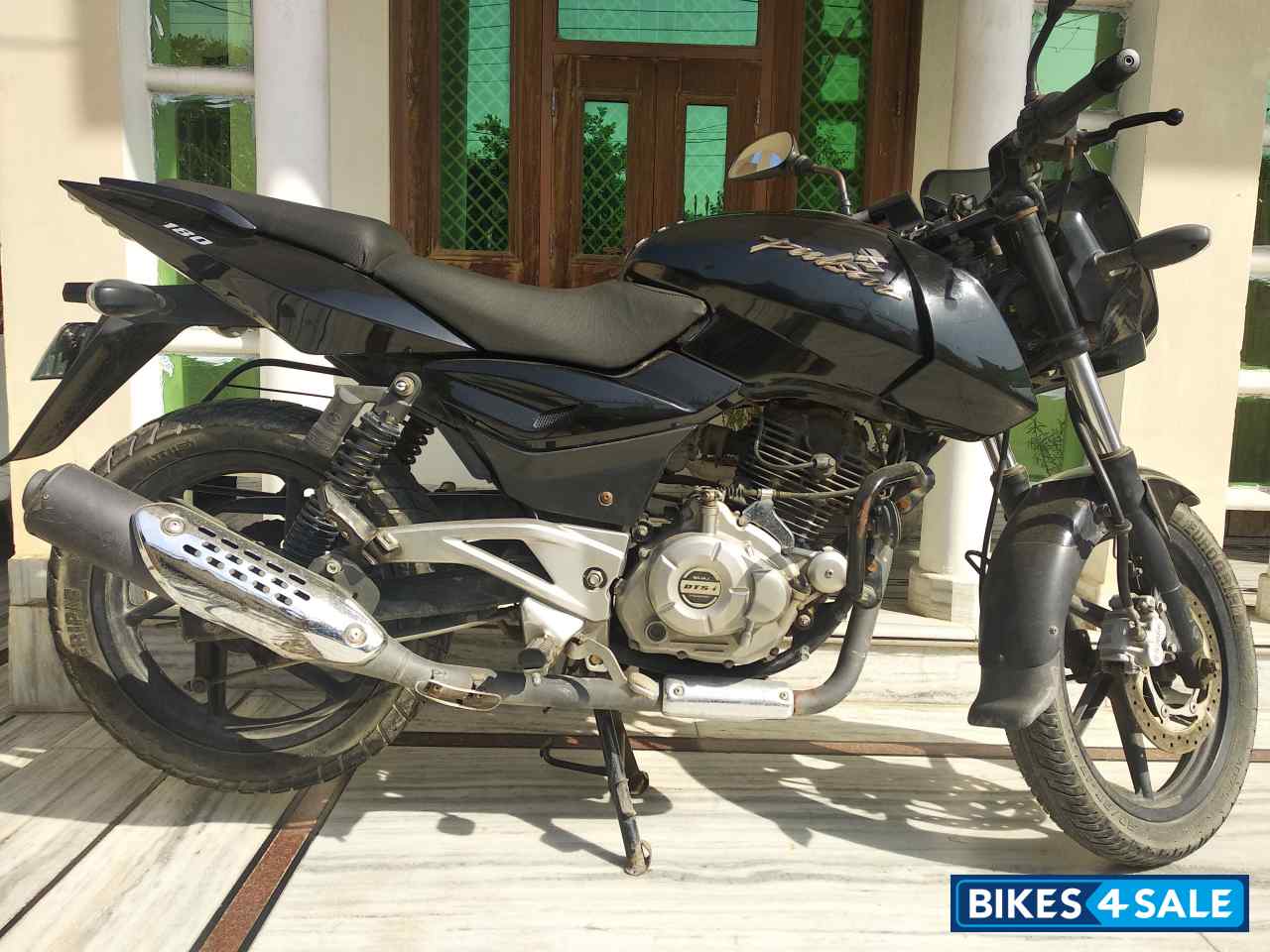 Black Bajaj Pulsar 180 DTSi
