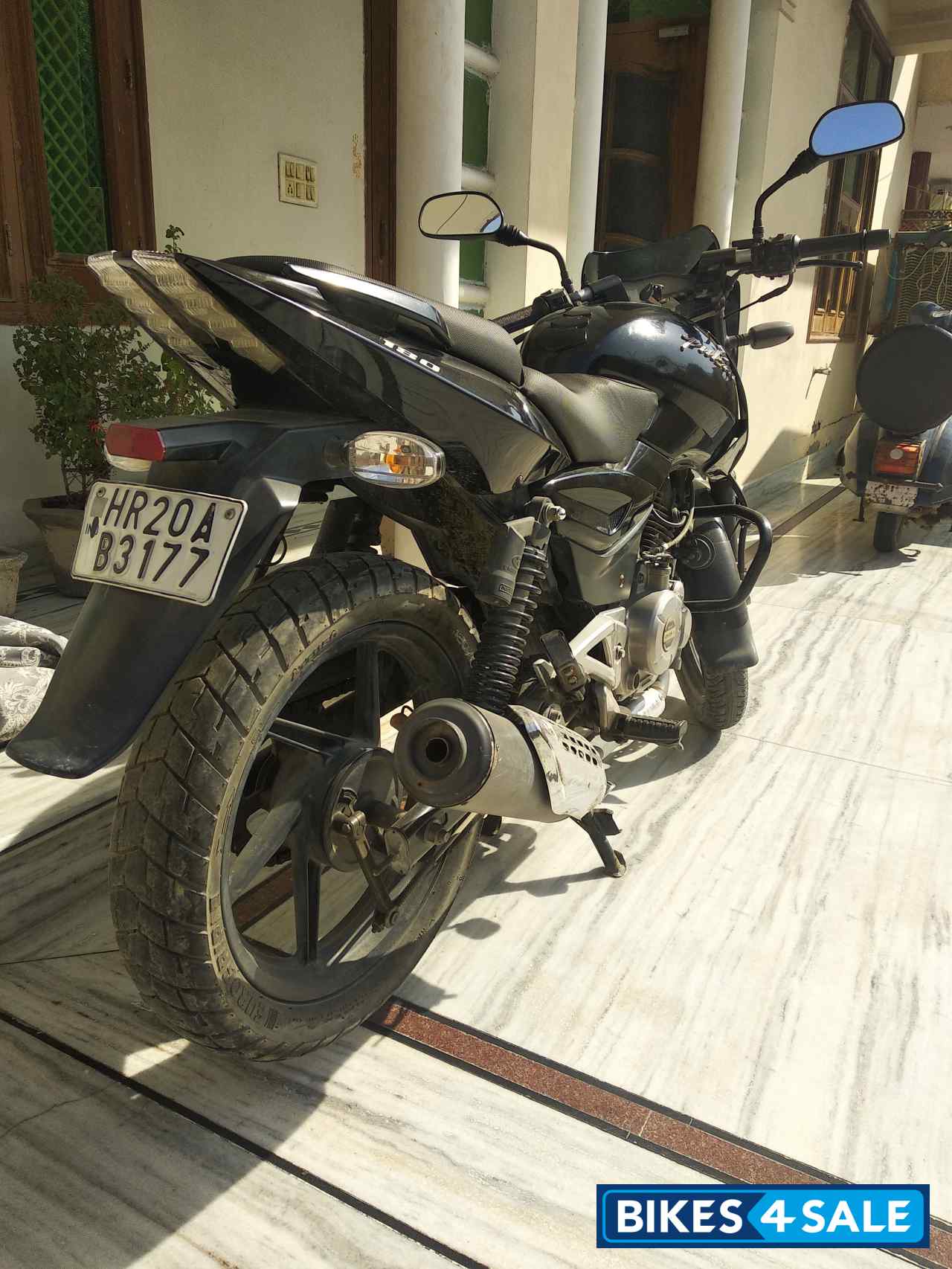 Black Bajaj Pulsar 180 DTSi