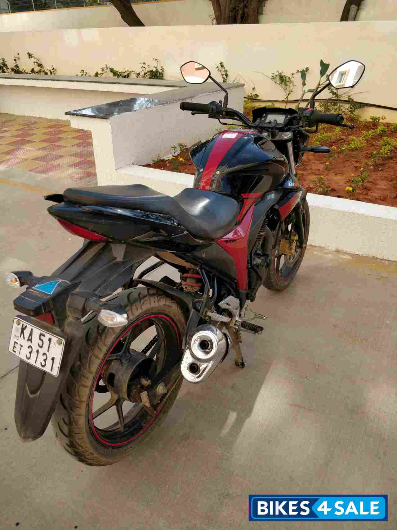 Black & Red Suzuki Gixxer 150