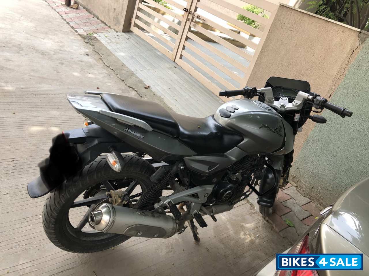 Bajaj Pulsar 220 DTSi