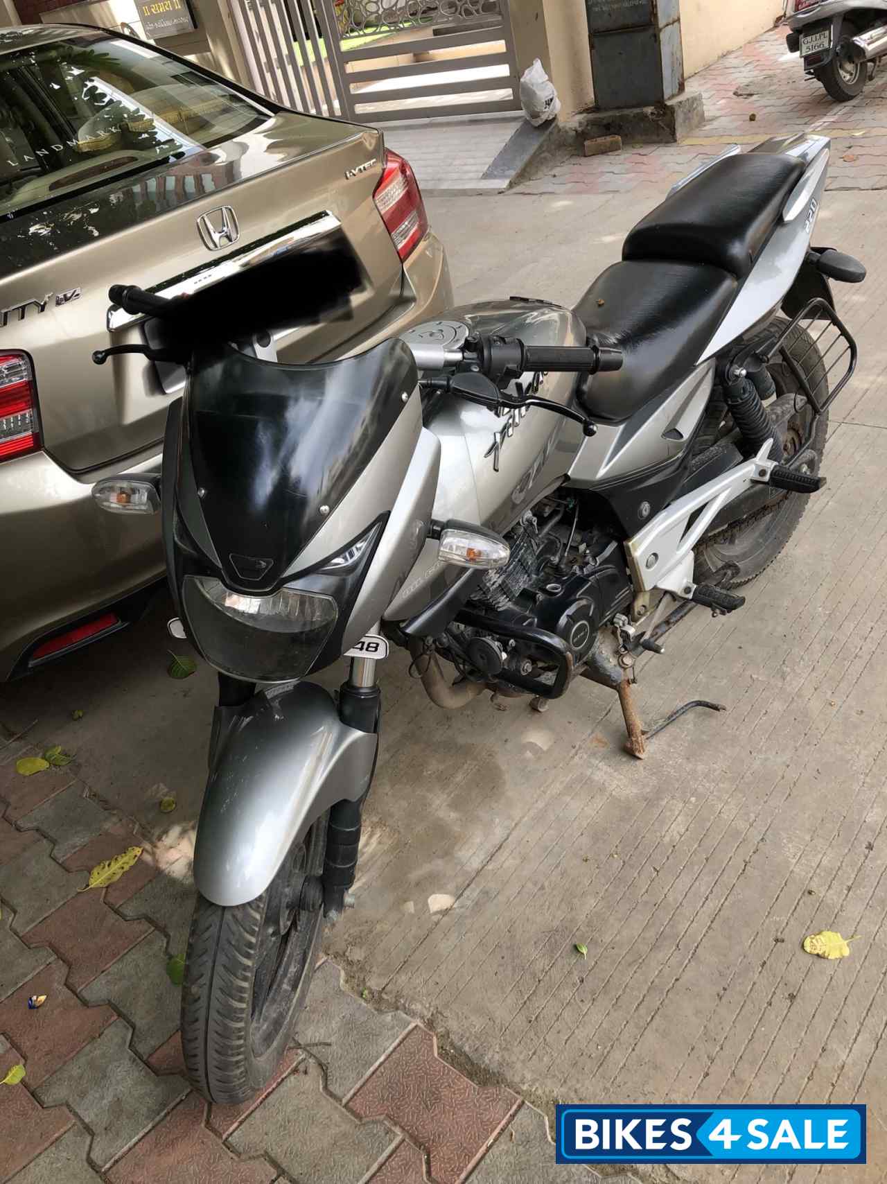 Bajaj Pulsar 220 DTSi Bajaj Pulsar 220 DTSi