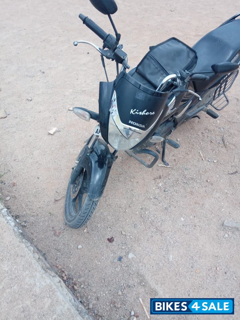 Black Honda CB Unicorn