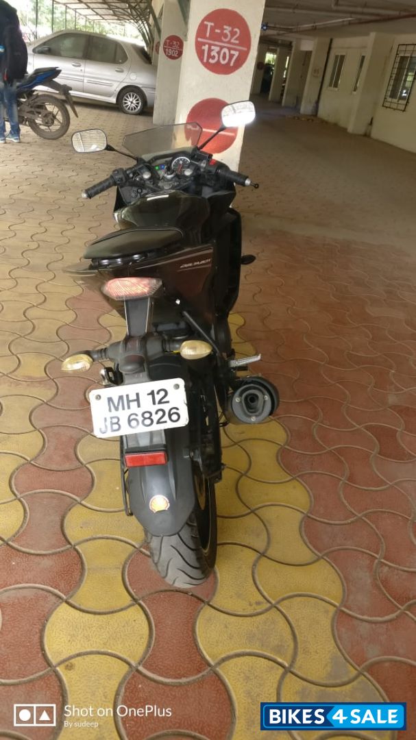 Black Yamaha YZF R15 V2