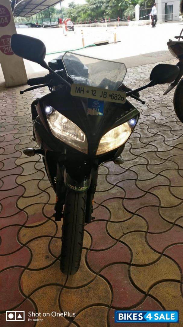 Black Yamaha YZF R15 V2