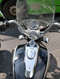 Ebony Black Metallic Bajaj Avenger Cruise 220