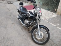 Ebony Black Metallic Bajaj Avenger Cruise 220