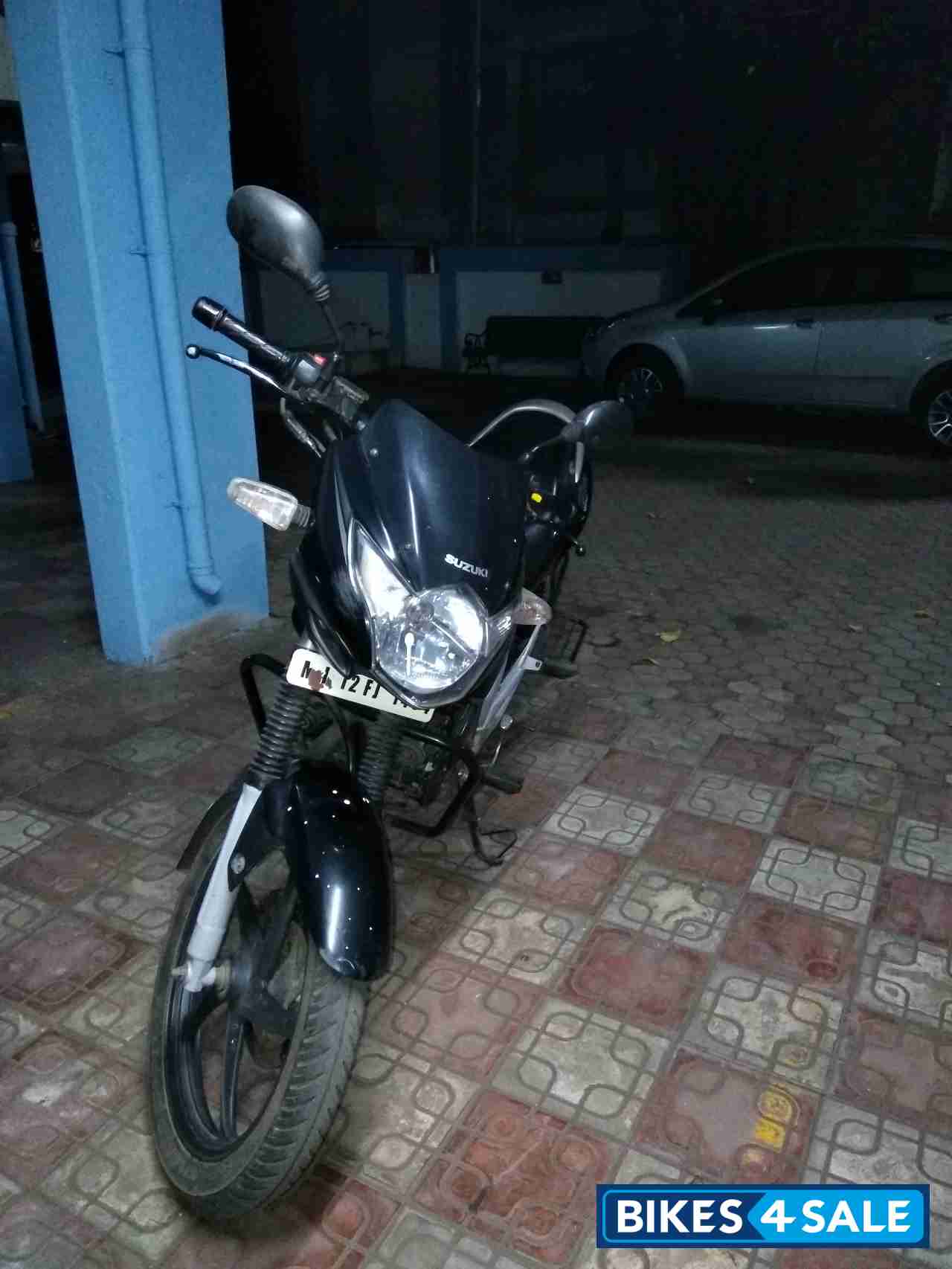 Black Suzuki GS 150R