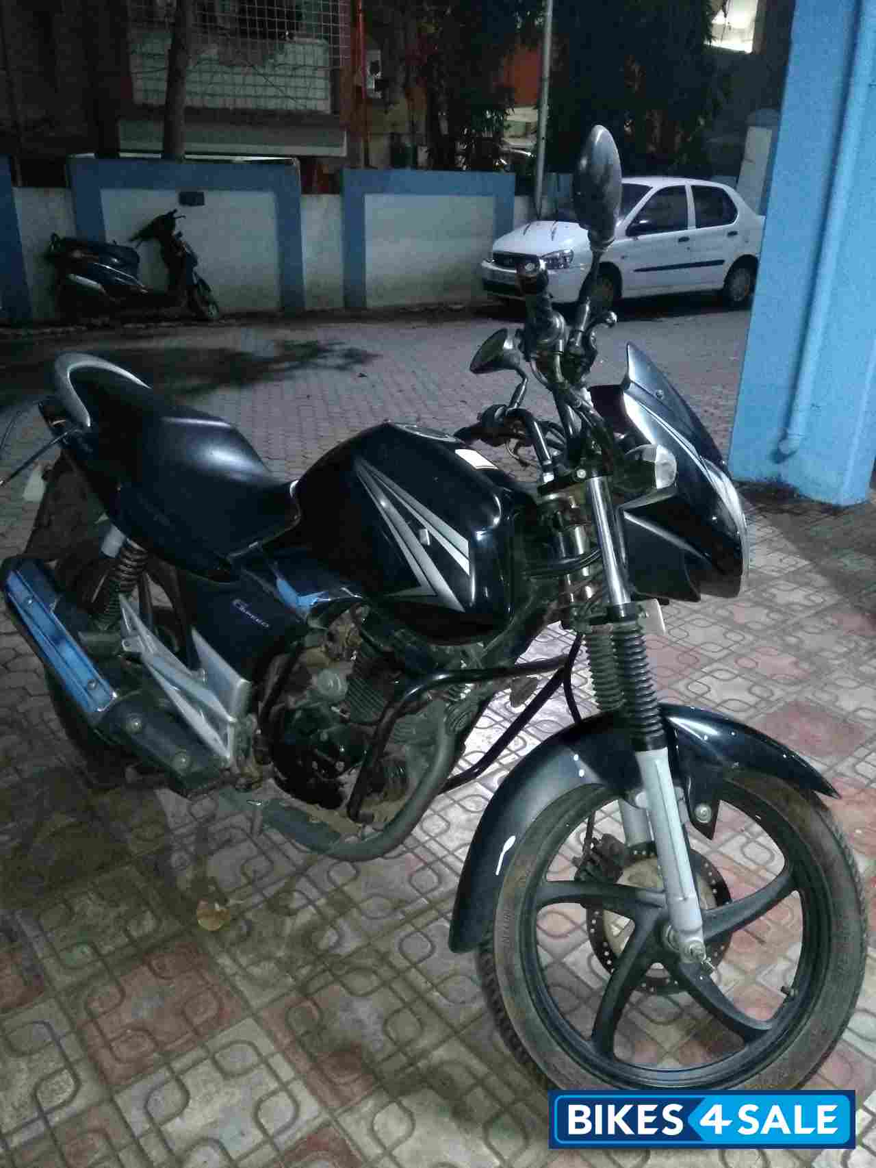Black Suzuki GS 150R