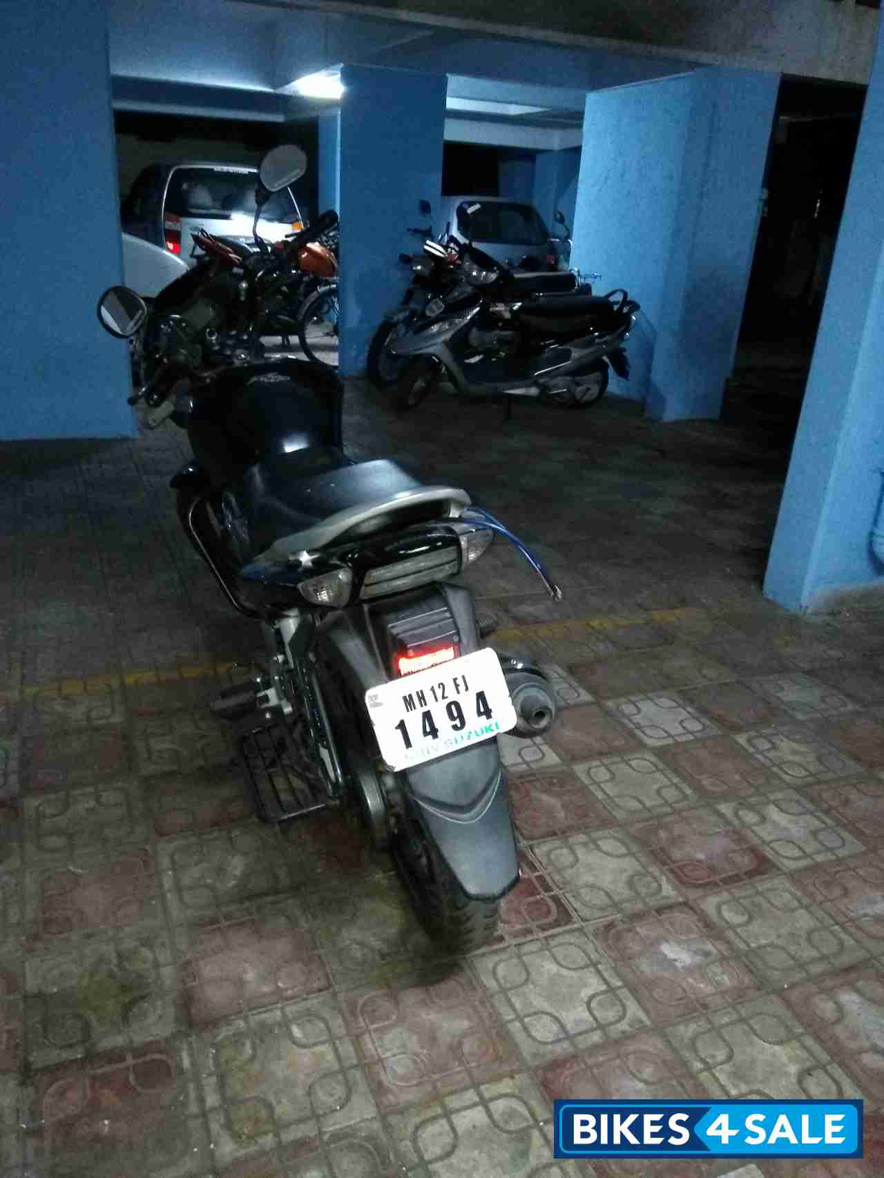 Black Suzuki GS 150R