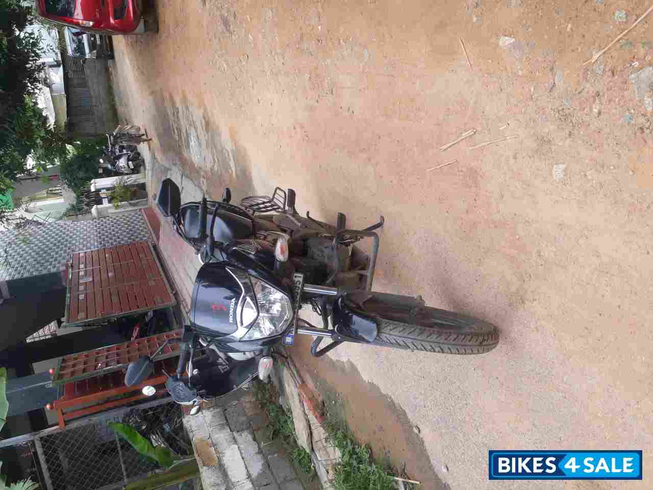 Black Honda CB Unicorn