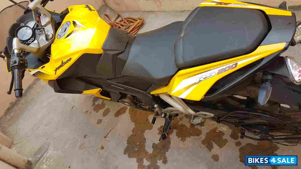 Yellow Bajaj Pulsar RS 200 ABS