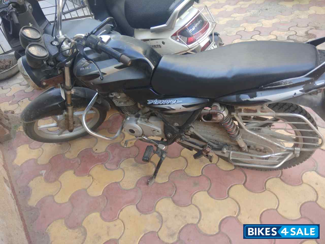 Black Bajaj Discover 110