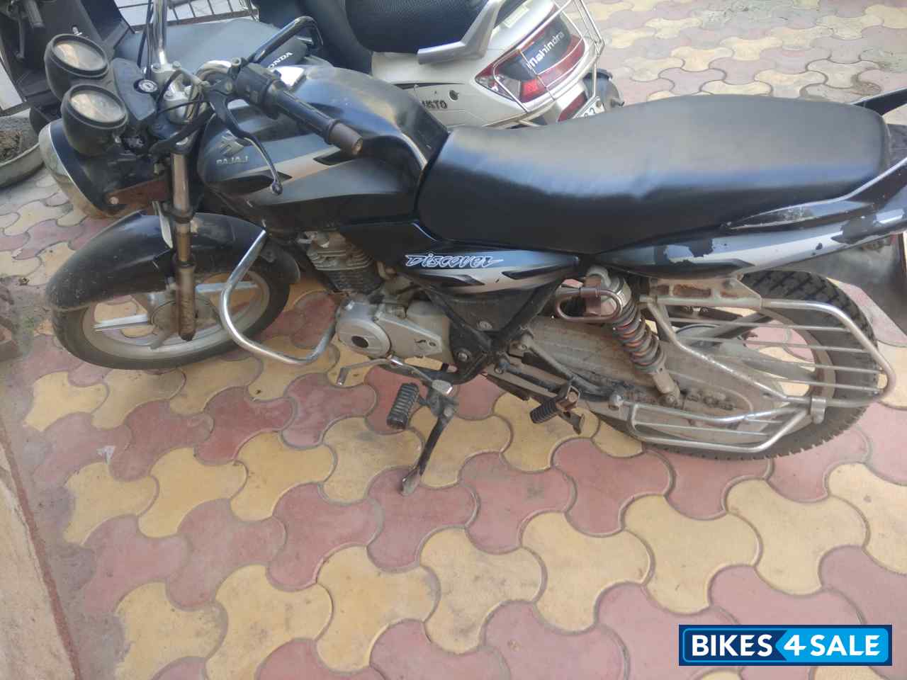 Black Bajaj Discover 110