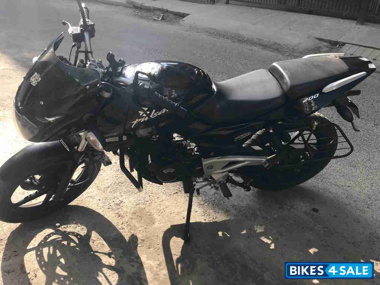 Black Bajaj Pulsar 200 DTSi
