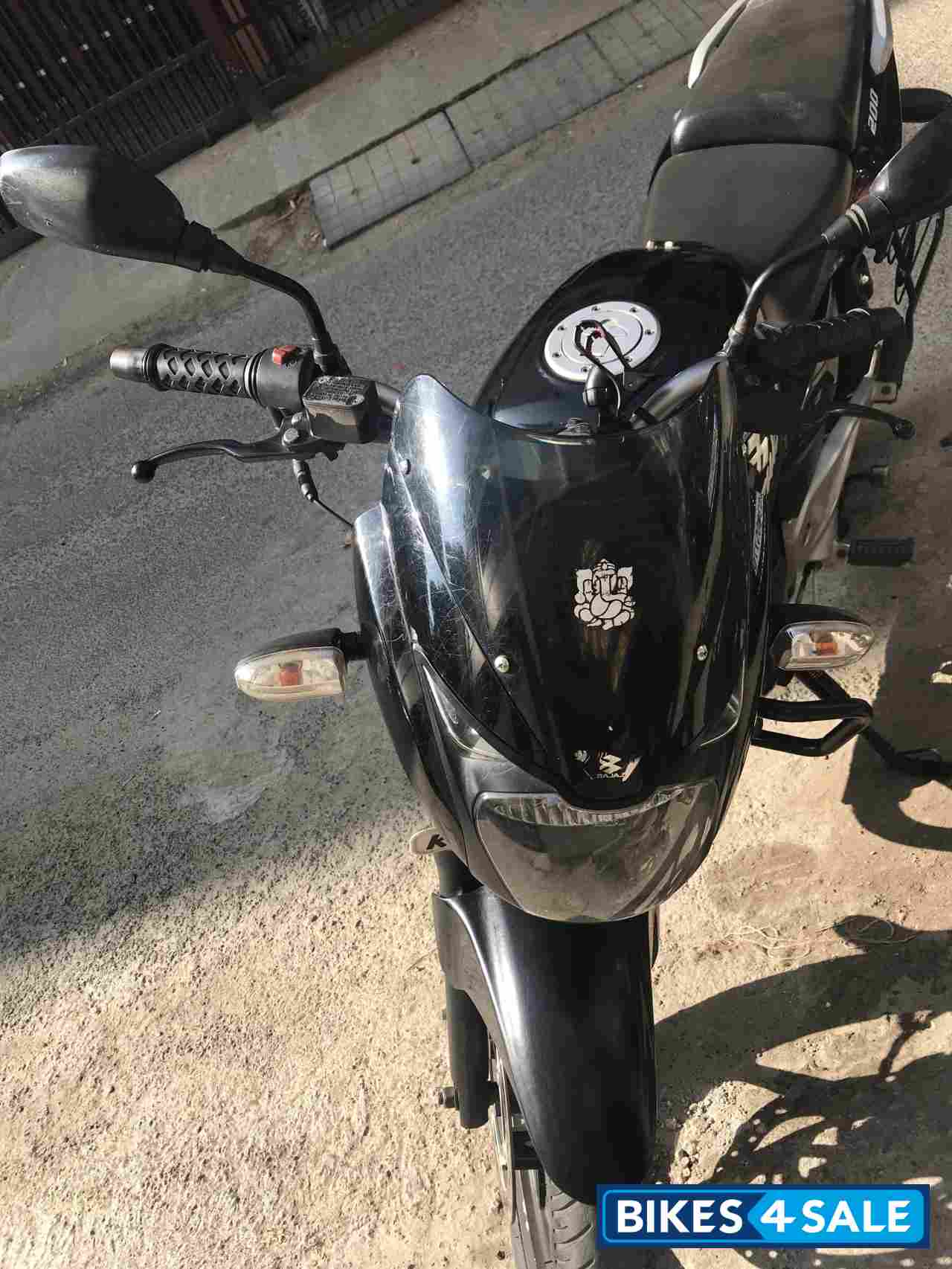 Black Bajaj Pulsar 200 DTSi