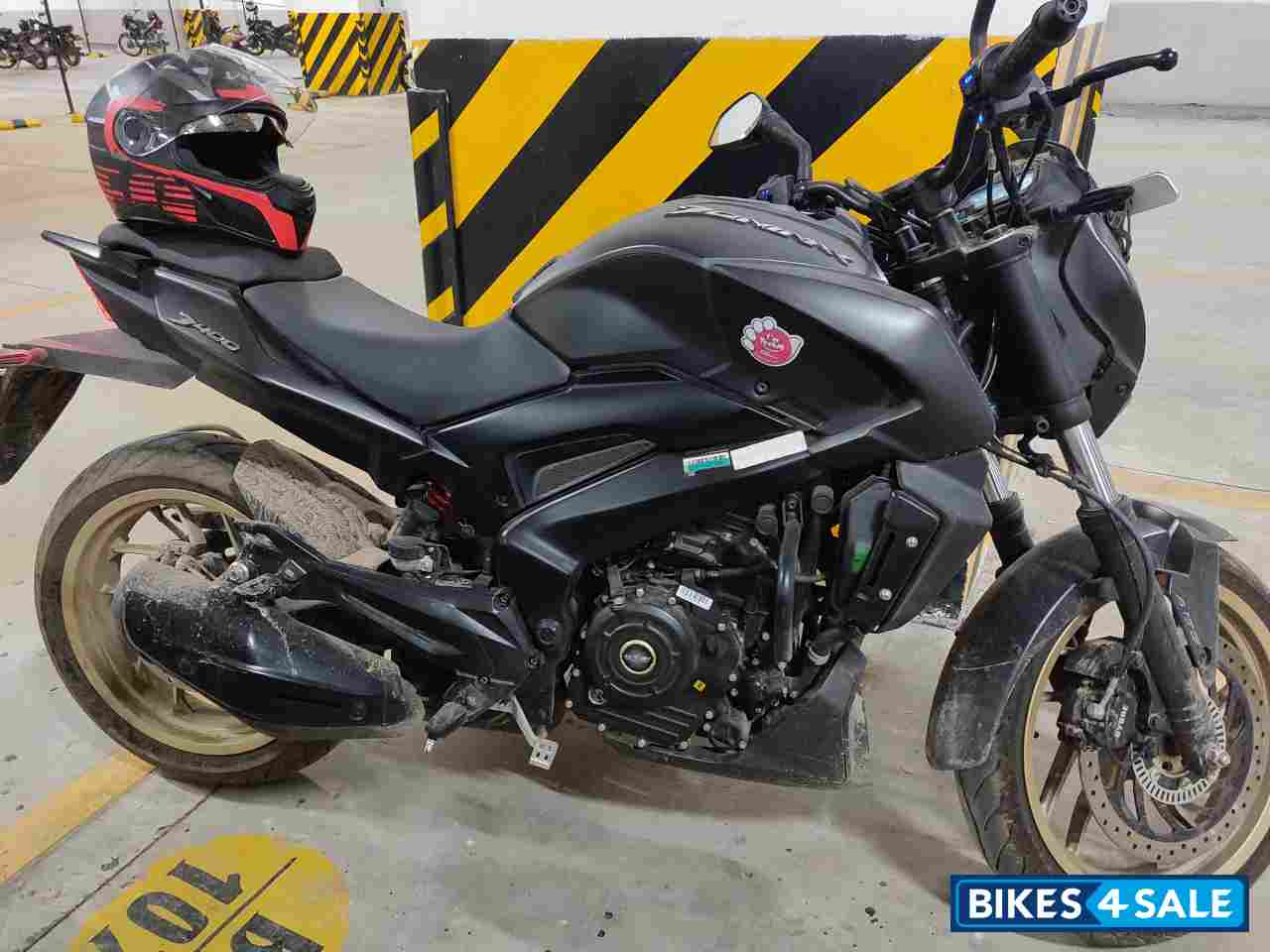 Matte Black Bajaj Dominar 400 Disc