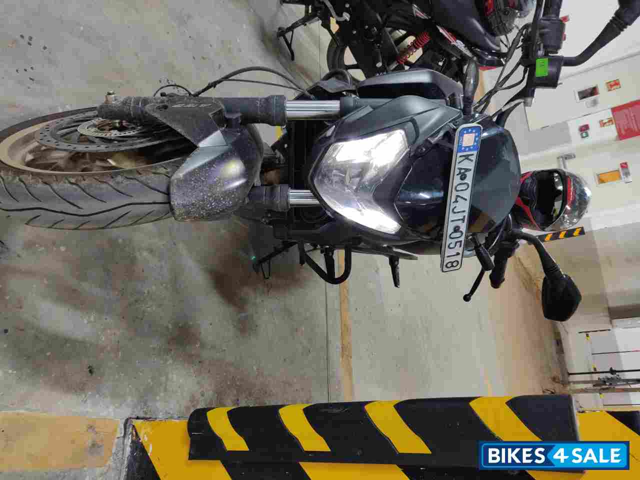 Matte Black Bajaj Dominar 400 Disc