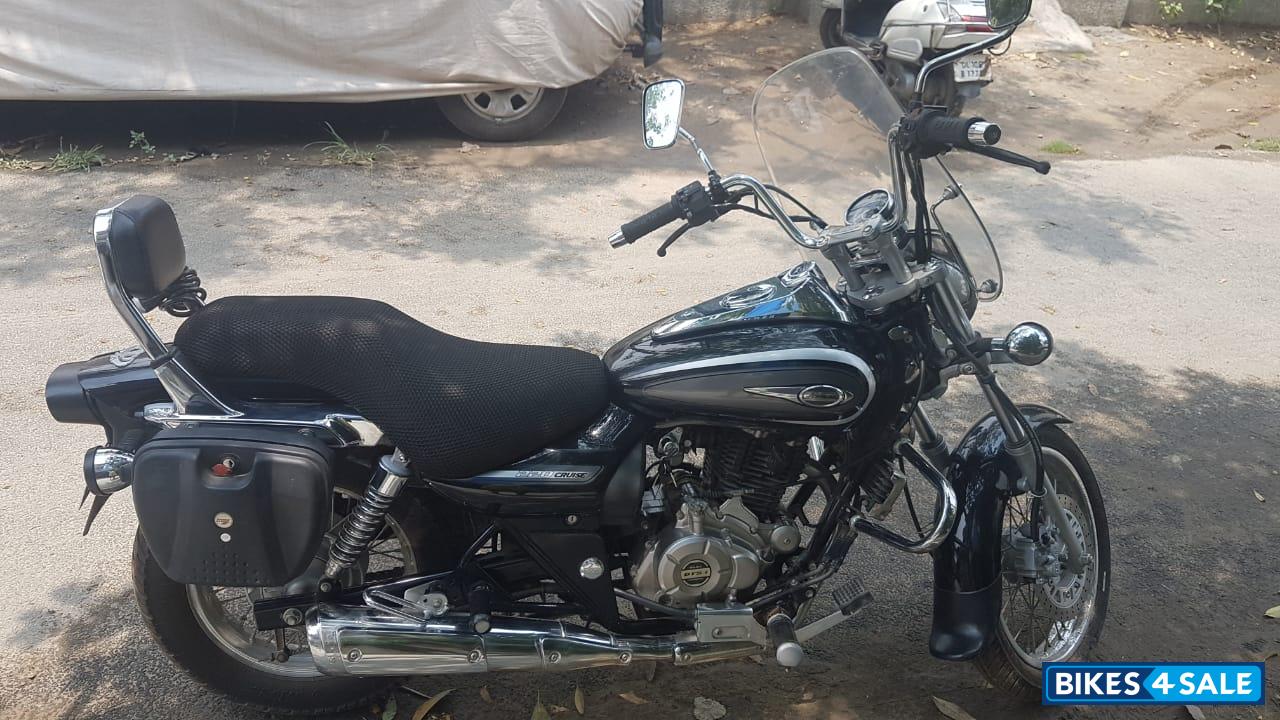Black Bajaj Avenger Cruise 220