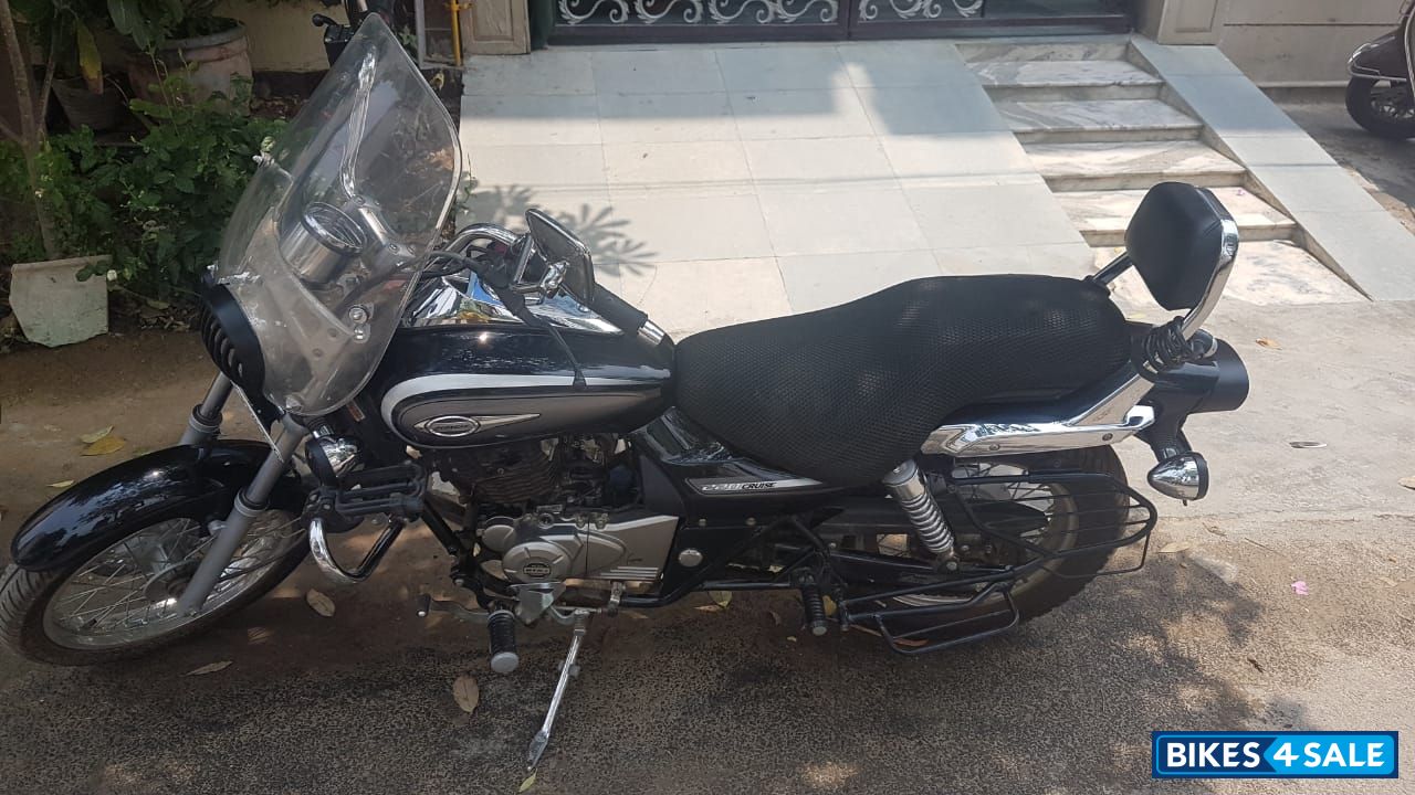 Black Bajaj Avenger Cruise 220 Black Bajaj Avenger Cruise 220