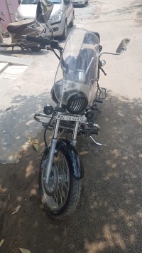 Black Bajaj Avenger Cruise 220