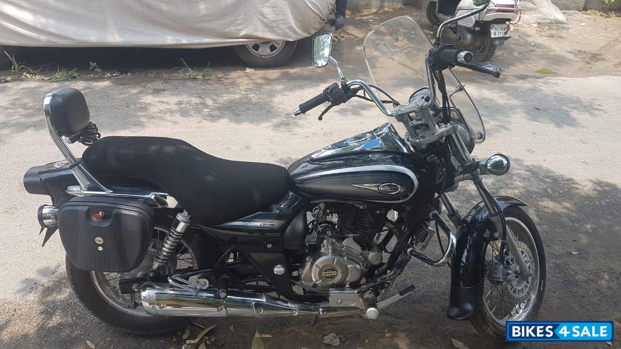 Black Bajaj Avenger Cruise 220 Black Bajaj Avenger Cruise 220