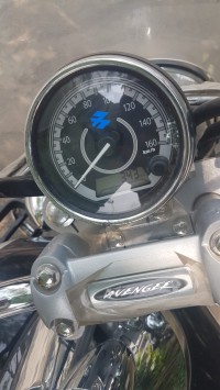 Black Bajaj Avenger Cruise 220